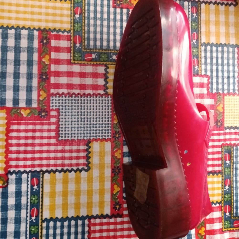 Red - Picture 4 of 4